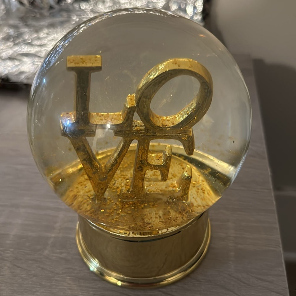 Glitter globe